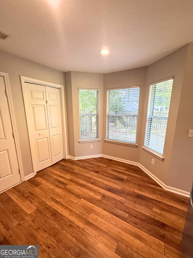 Building Photo - 122 Royal Acres Cir