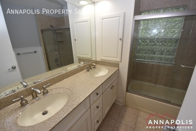 Building Photo - 906 Windwhisper Ln