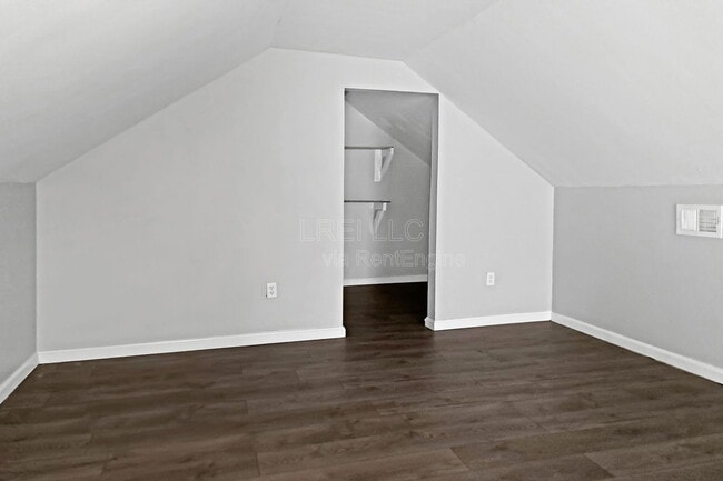 Building Photo - 727 Sutcliffe Ave