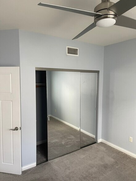 Building Photo - 1029 S Hobart Blvd
