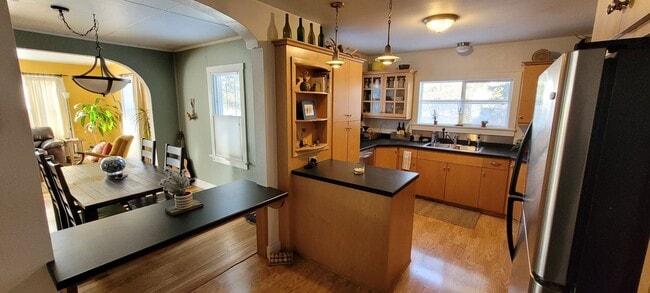 Primary Photo - 716 Edgewood Pl