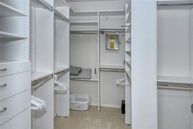 Building Photo - AVAILABLE JULY 1ST! Water & Golf Views in University Park Country Club with Pool and Spa!  3bed |...