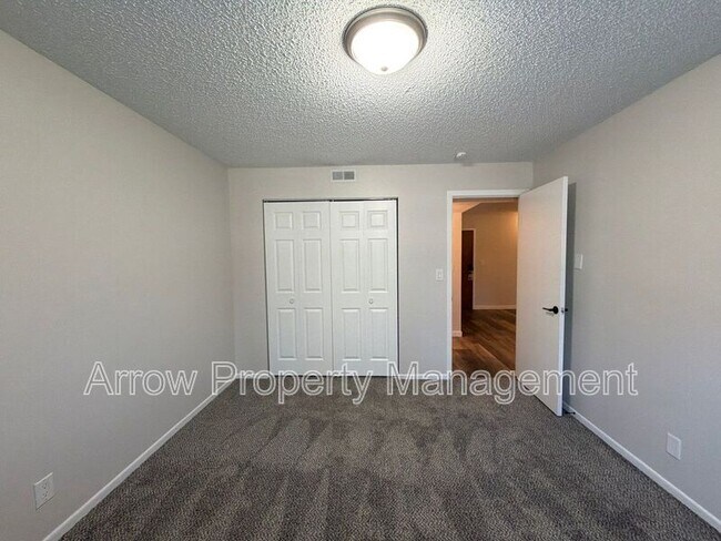 Building Photo - 3405 Holdrege St