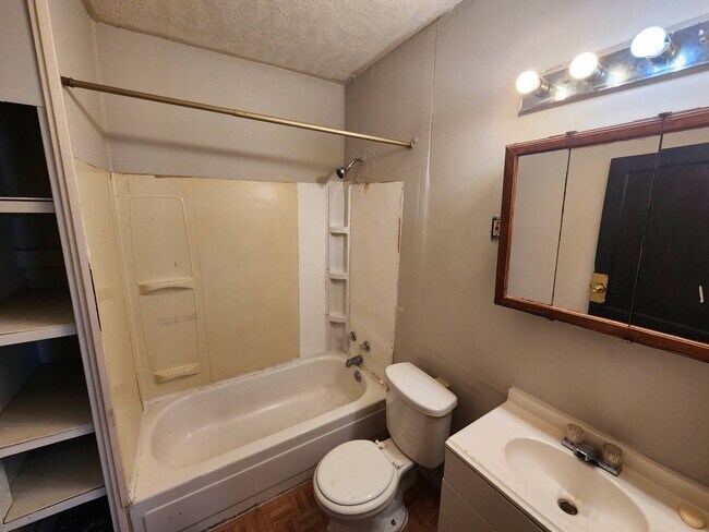 Building Photo - 1736-1738 Coit RD