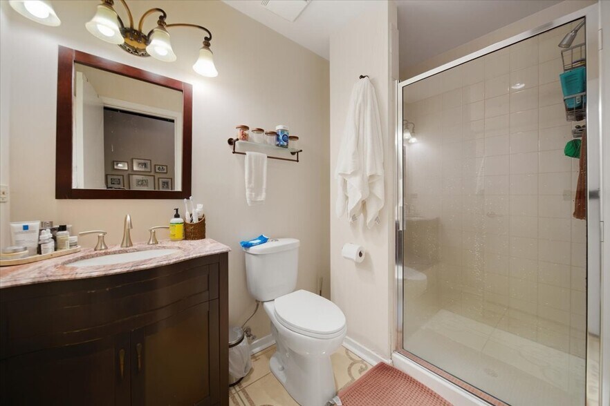 Building Photo - 420 W Ontario St