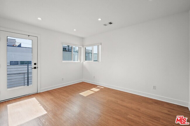 Building Photo - 818 N Hobart Blvd