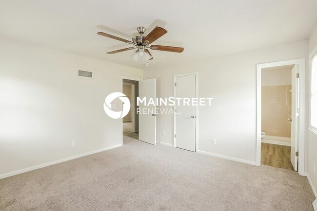 Building Photo - 3 Bedroom Pet-Friendly Home in KANSAS CITY, MO with Main Street Renewal