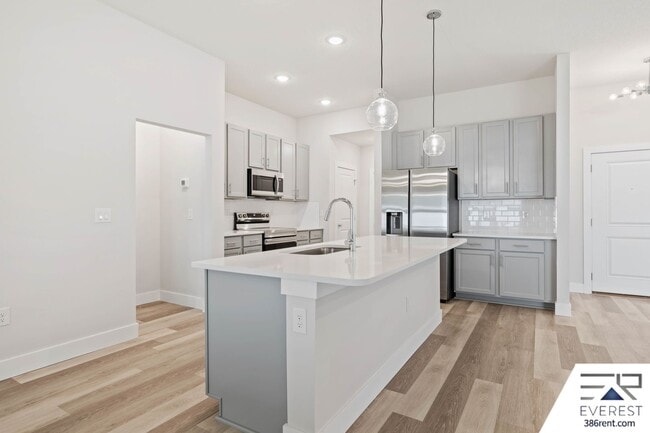 Building Photo - FULLY FENCED, UPGRADED 3/2/2 IN DESIRABLE PINE GROVE