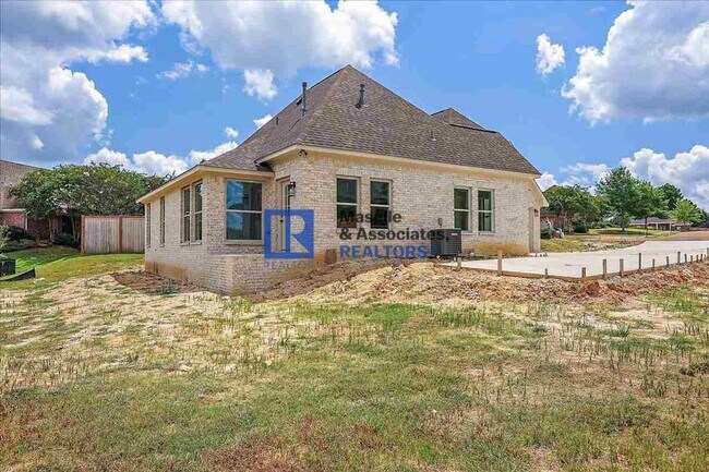 Building Photo - 206 Glen Trail