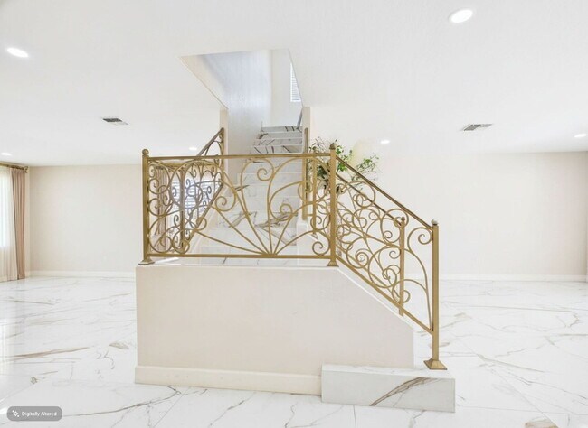 Building Photo - Luxury Awaits with Designer Details