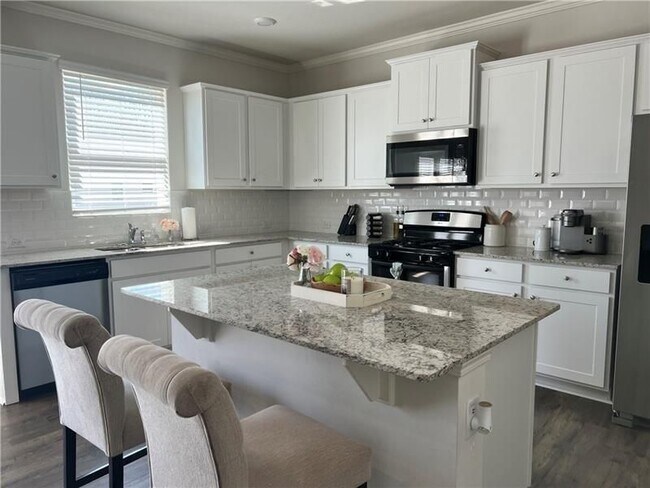 Building Photo - 167 Fernbrook Trl