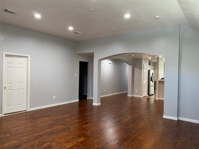 Building Photo - 7022 Leaders Crossing Dr