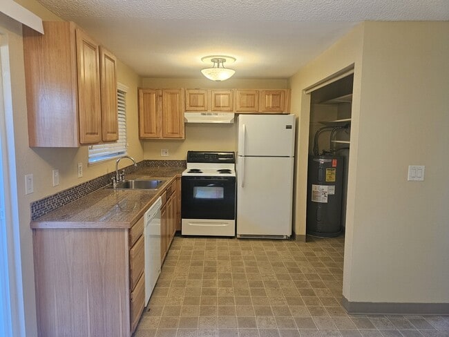 Building Photo - 12650 SW 127th Ave