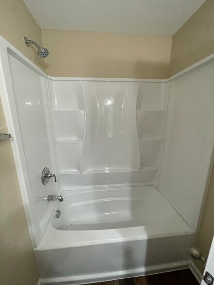 Building Photo - 410 Parkhill Cove
