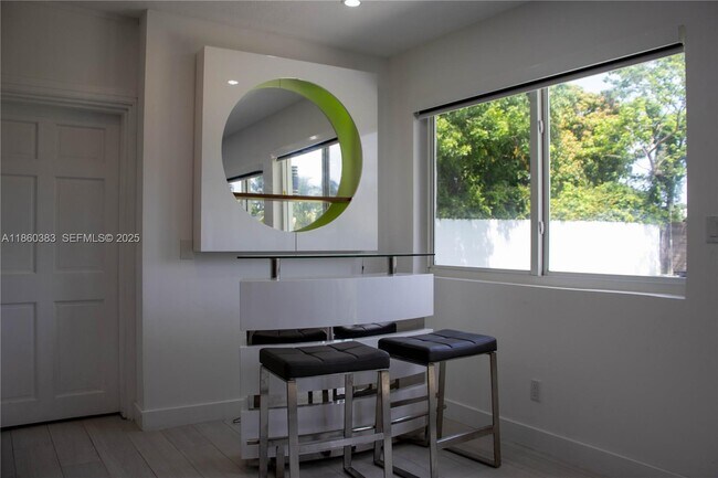 Building Photo - 295 NE 150th St