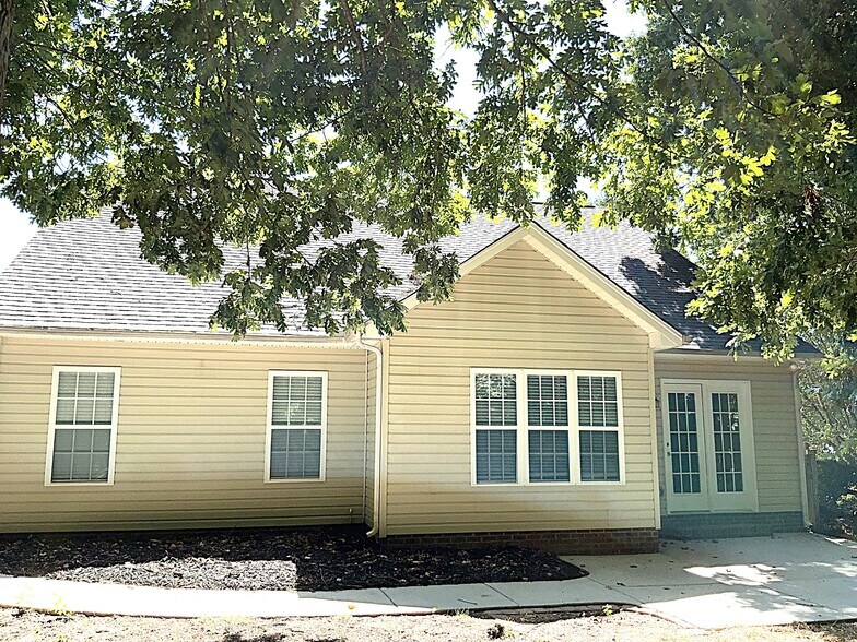 Building Photo - 7210 Quail Hunt Dr