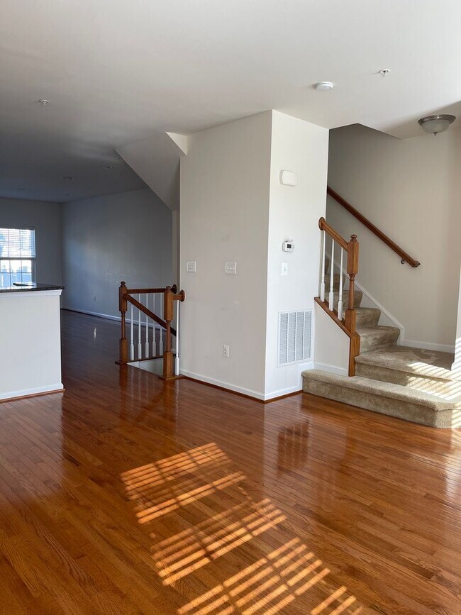 Building Photo - THREE LEVEL TOWNHOUSE WITH 2 CAR GARAGE