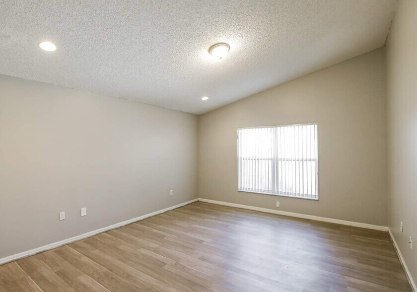 Building Photo - 5010 SW 151st Ter