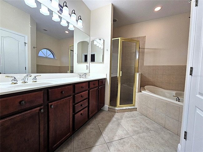 Building Photo - 13218 Fountainbleau Dr