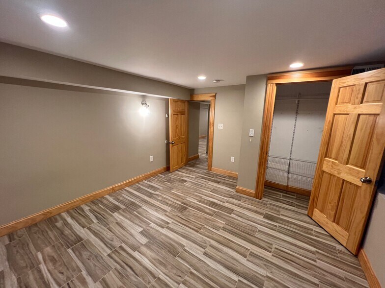 Building Photo - 152 Winchester St