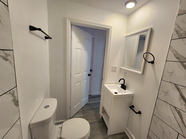 Building Photo - 1546 Moonflower St