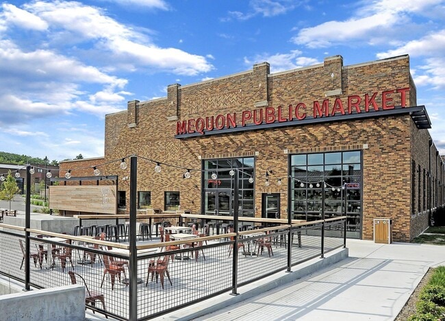 Building Photo - 2820 St James Ln