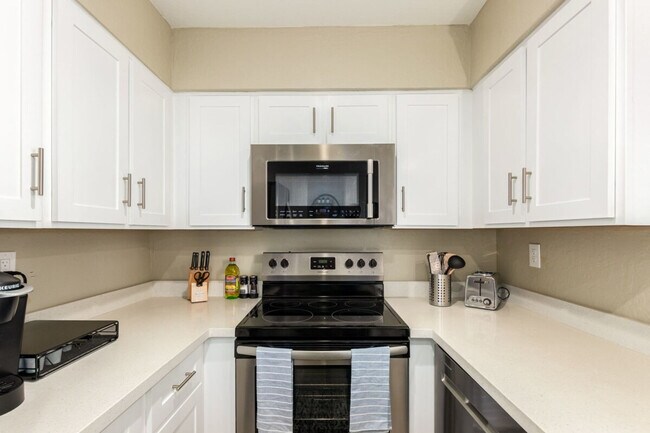 Building Photo - 4620 N 68th St