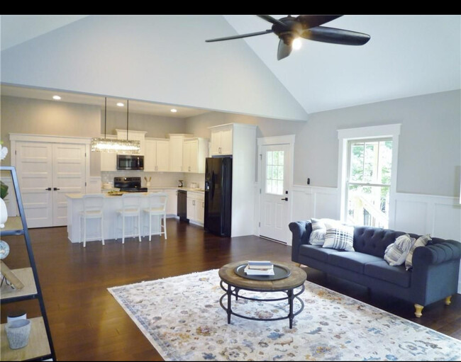 Building Photo - 100 Amberwood Dr