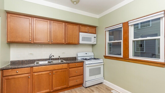 Building Photo - 100 Belle Plaine Ave