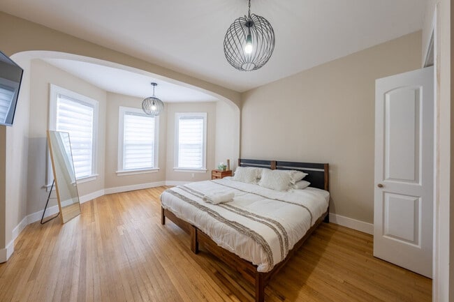 Building Photo - 139 W 4th Ave