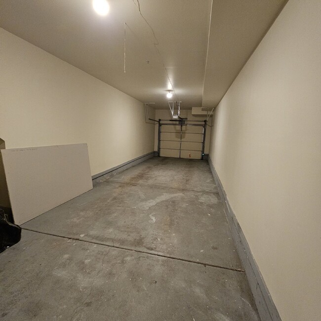 Building Photo - "2 Bedroom Townhome, 2.5 Bathroom, 2 Car G...