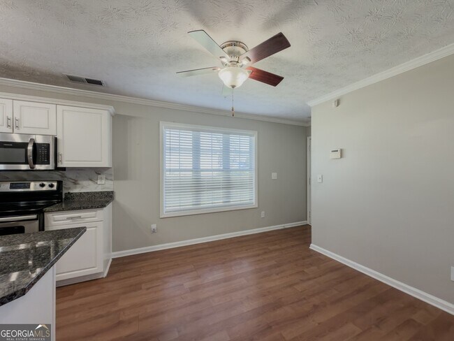 Building Photo - 593 Red Tip Ln
