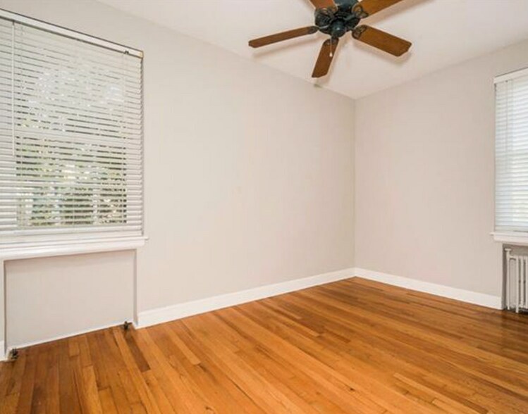 2nd Bedroom - 1337 E Morehead St