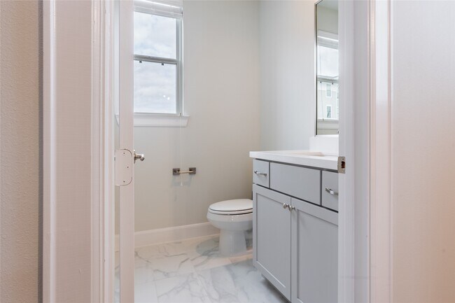 Building Photo - 2802 Grand Fountains Dr