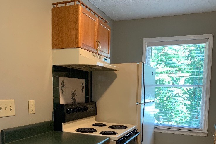 Nice oven+ Refrigerator - 1740 Brompton Square
