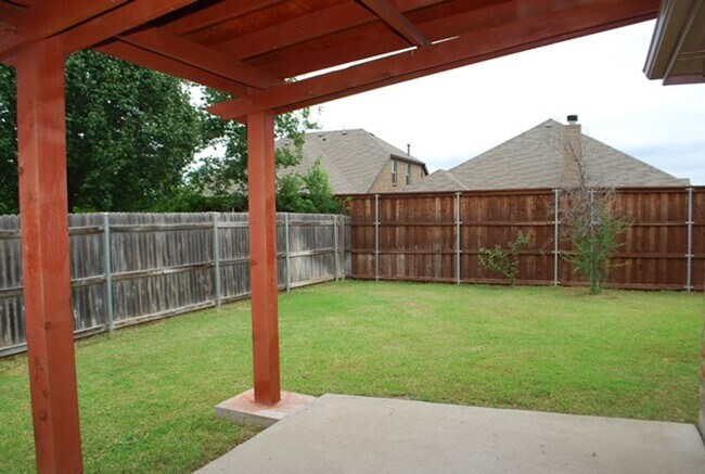 Building Photo - Wonderful 4-2-2 in N Ft. Worth, desirable ...