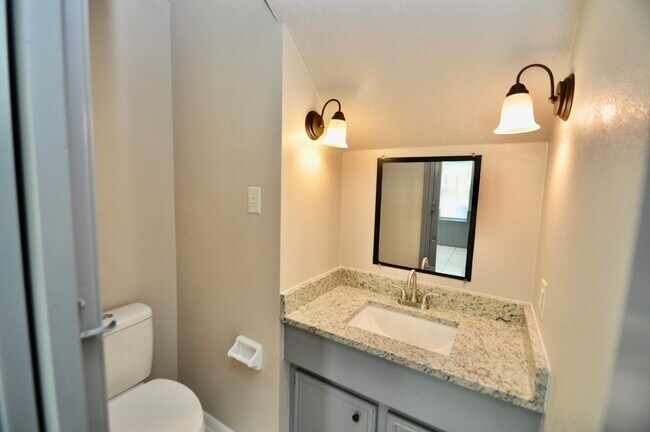 Building Photo - 6822 La Puente Dr