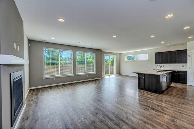 Building Photo - Marysville 4 bed/2.5 bath with large bonus...