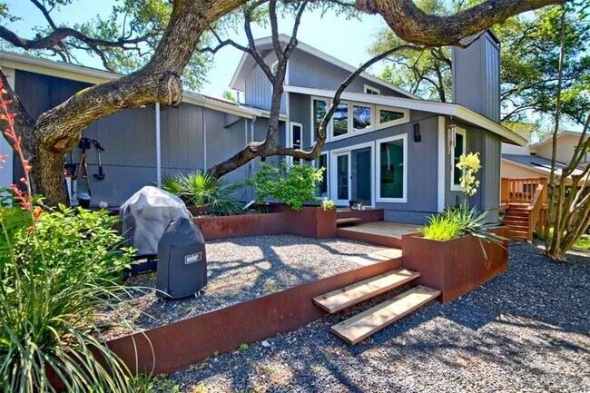 Building Photo - 11510 Oak Knoll Dr