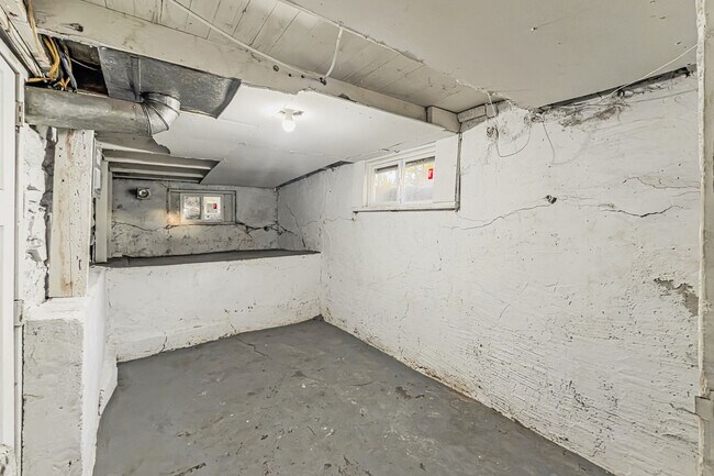 Building Photo - Central Park