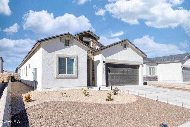 Building Photo - 12677 Viendo Norte Dr