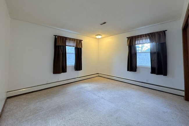 Building Photo - Dawes Drive Duplex (4014-4016)