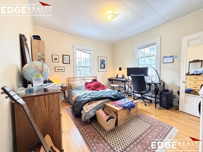 Building Photo - 17 Bennett St