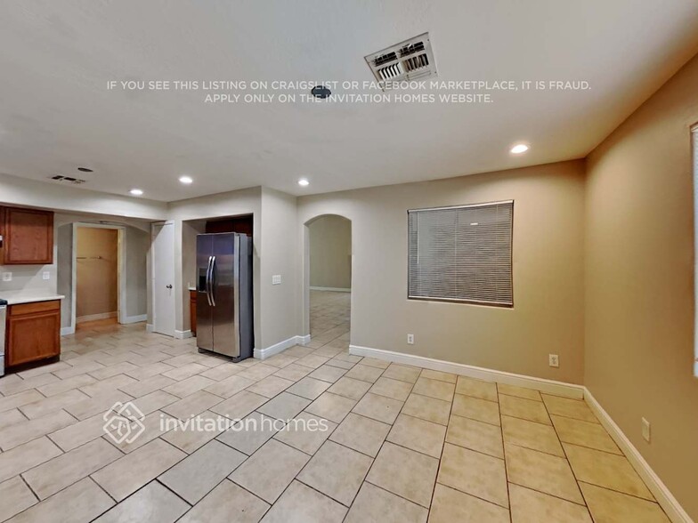 Building Photo - 5628 S 11th Dr