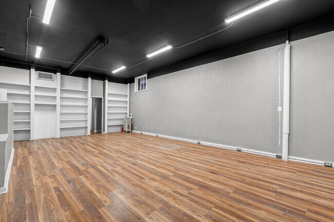 Building Photo - 104 Brown St