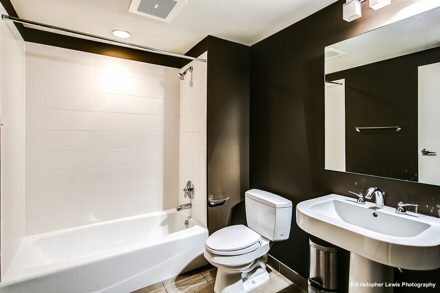 Building Photo - 1400 Little Raven St