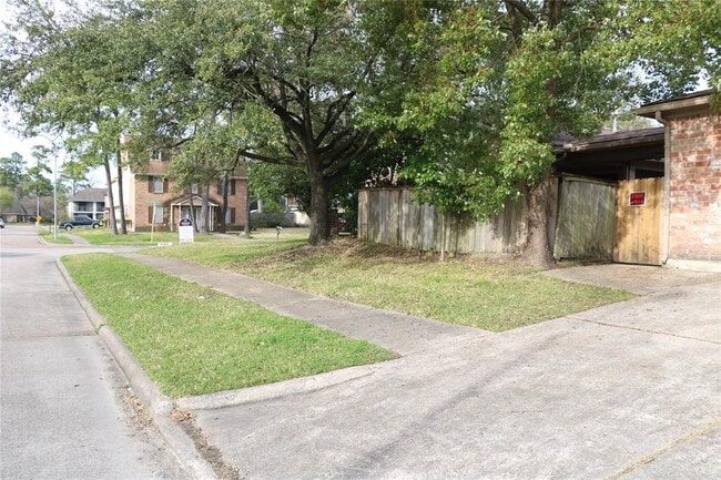 Building Photo - 13102 Sherwood Oaks Dr