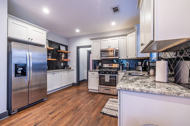 Building Photo - 988 Mayson Turner Rd NW