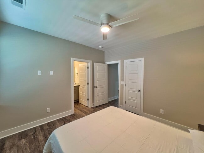 Building Photo - 3925 Overbrook Dr