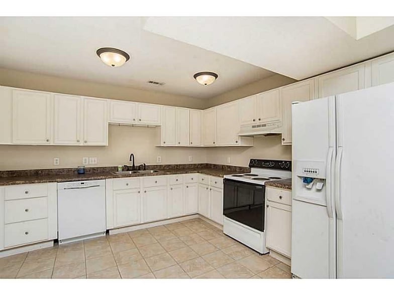 Building Photo - 3280 Lincoln Hill Rd